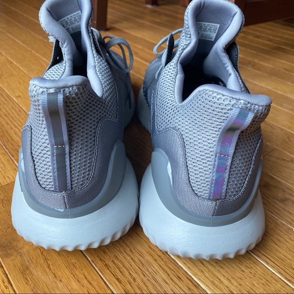 Athletic_Shoes